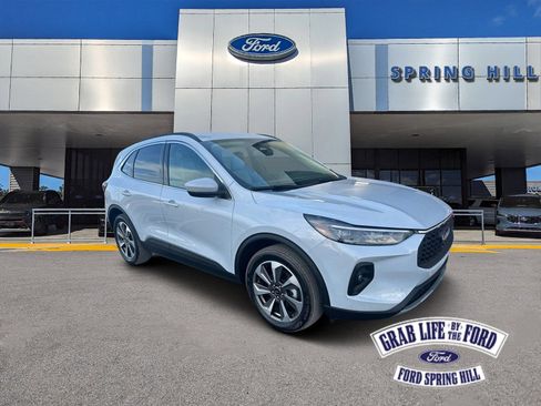 Used 2025 Ford Escape Platinum w/ Class II Trailer Tow Package AWD/4WD image 1