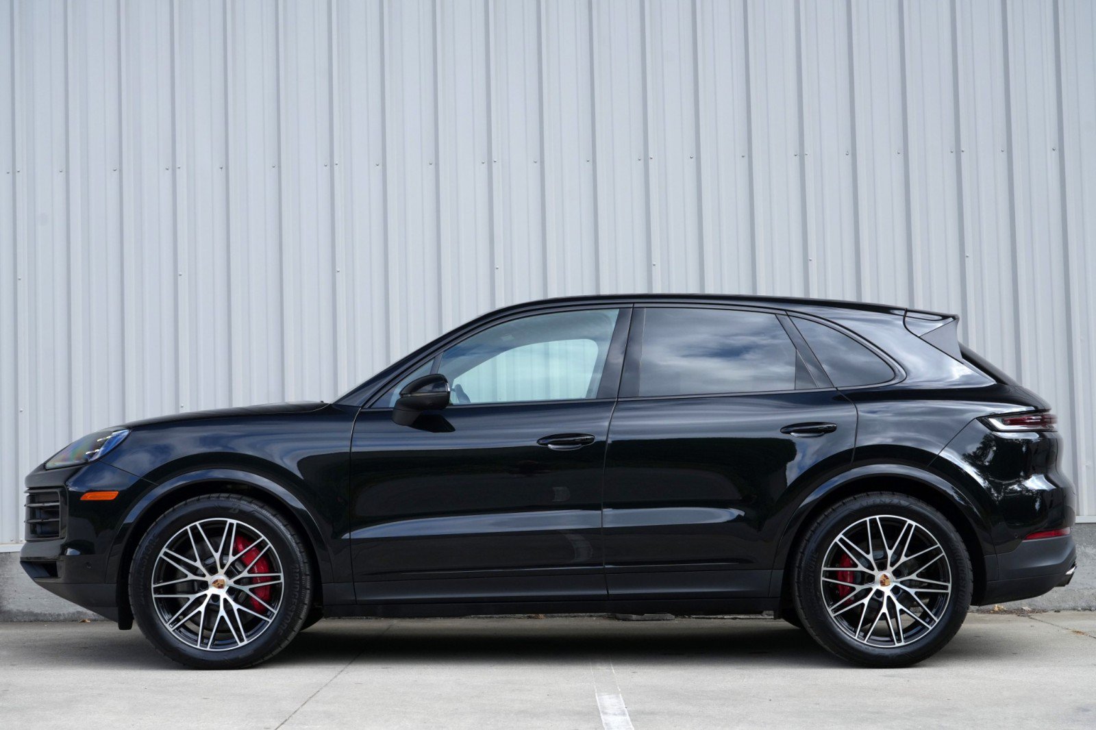 Used 2025 Porsche Cayenne S w/ Premium Package Plus AWD/4WD image 9