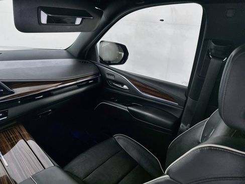 Used 2021 Cadillac Escalade ESV Premium Luxury w/ Driver Assist Tech Package AWD/4WD image 24