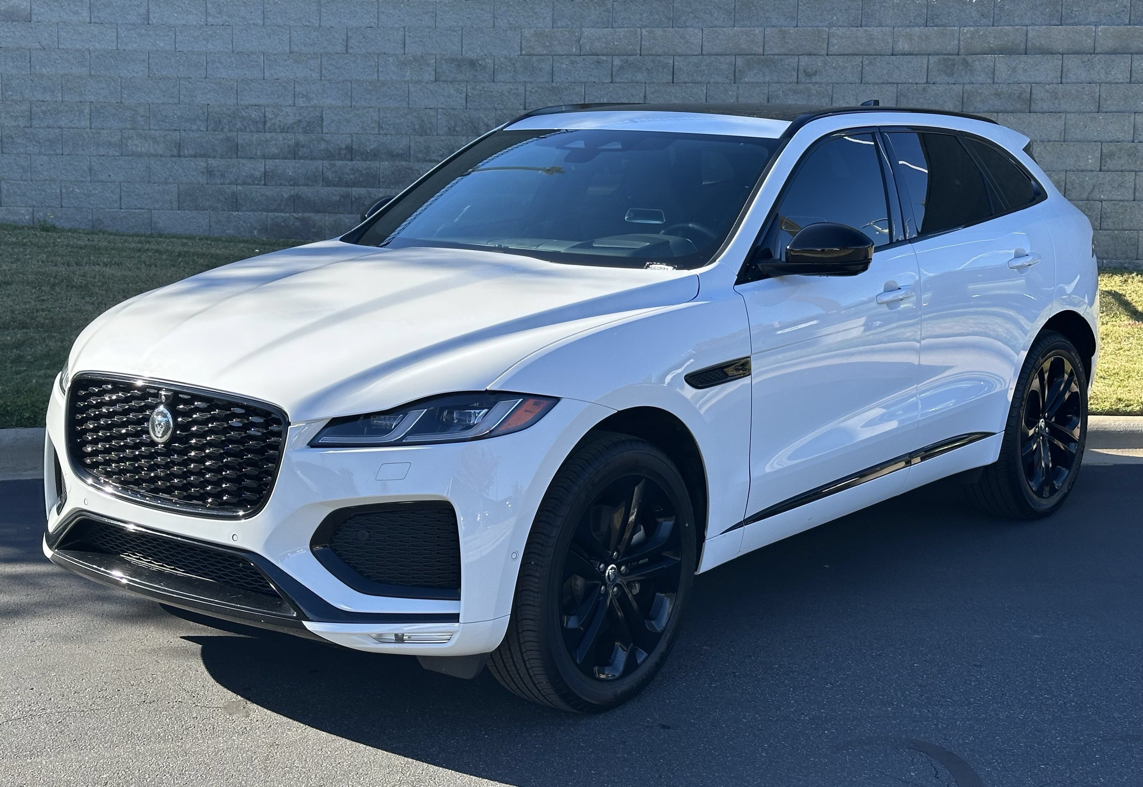 Certified 2026 Jaguar F-PACE R-Dynamic S AWD/4WD image 2