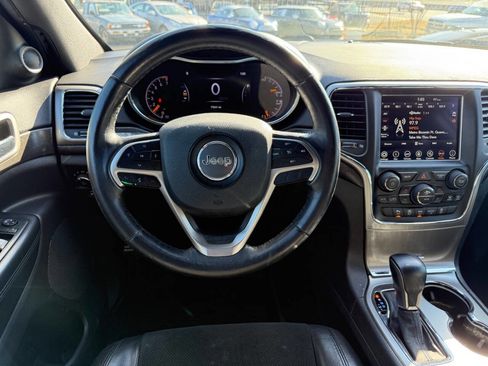 Used 2018 Jeep Grand Cherokee Altitude image 16