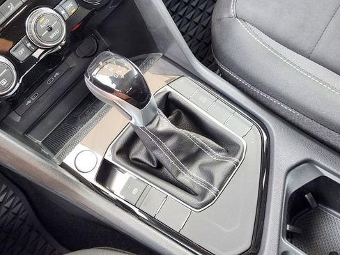 New 2024 Volkswagen Taos SE image 15