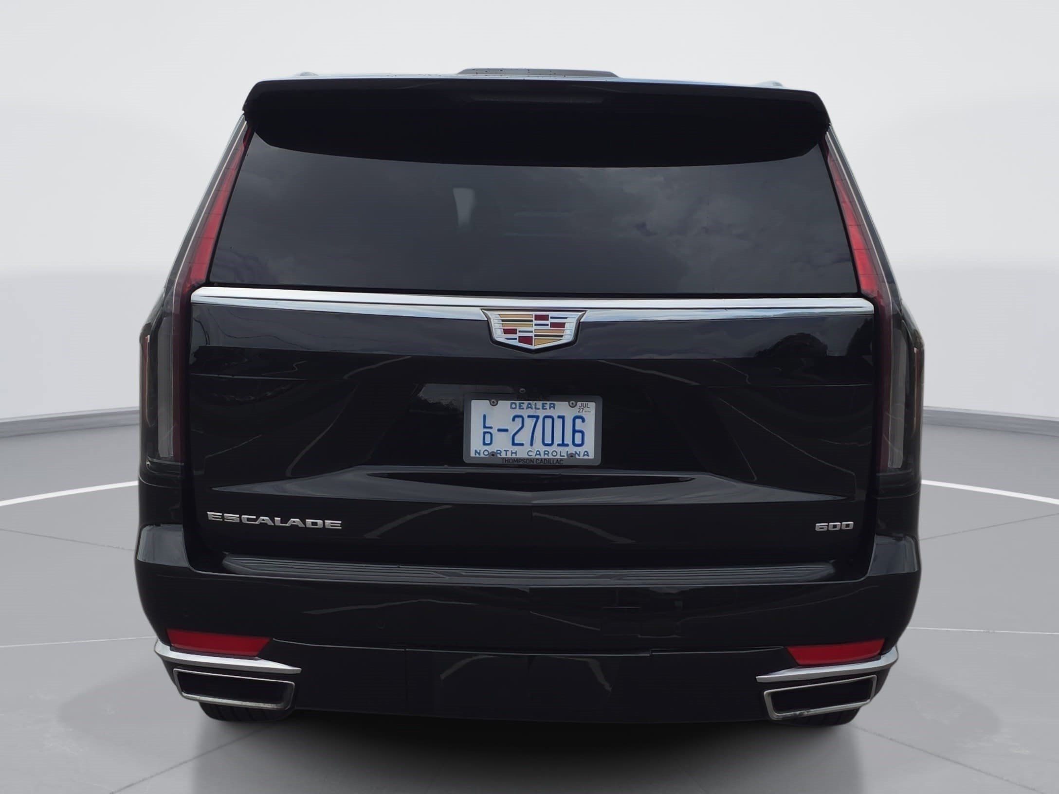 Used 2023 Cadillac Escalade Premium Luxury AWD/4WD image 4