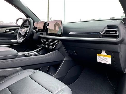 New 2026 Chevrolet Traverse LT w/ Driver Confidence Package image 9