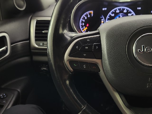 Used 2020 Jeep Grand Cherokee Laredo AWD/4WD image 24