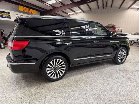 Used 2018 Lincoln Navigator Reserve w/ Technology Package AWD/4WD image 8