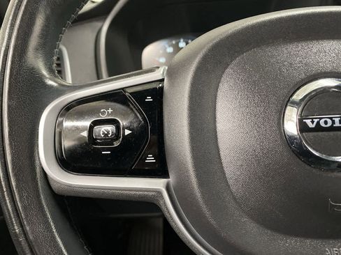 Used 2020 Volvo XC90 T6 Momentum w/ Protection Package image 22