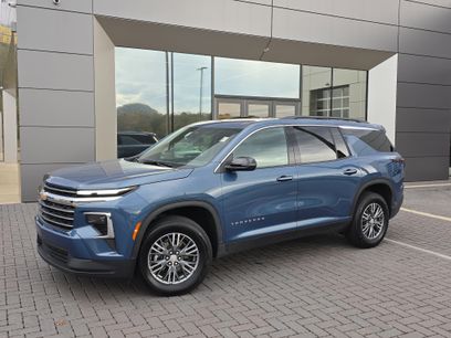 Used 2025 Chevrolet Traverse LT