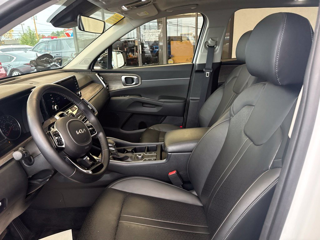 Used 2022 Kia Sorento S w/ Panoramic Sunroof Package AWD/4WD image 12