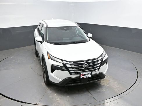 Used 2025 Nissan Rogue SV image 24