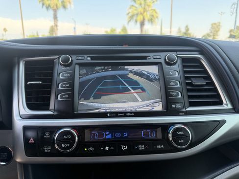 Used 2018 Toyota Highlander XLE image 19