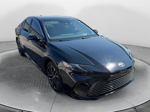 Used 2025 Toyota Camry XLE w/ Premium Plus Package FWD image 1