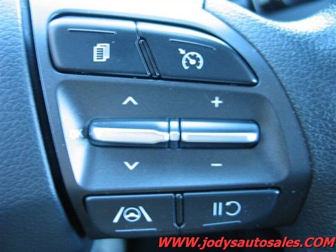Used 2023 Hyundai Kona SEL AWD/4WD image 14