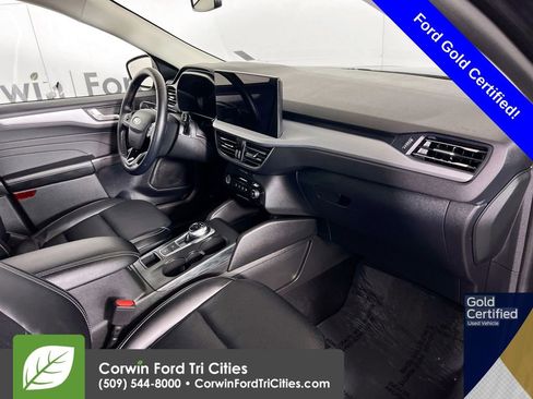 Used 2025 Ford Escape Platinum image 29