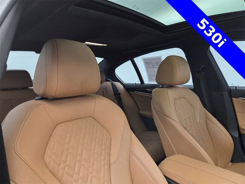 Used 2021 BMW 530i w/ Premium Package image 18