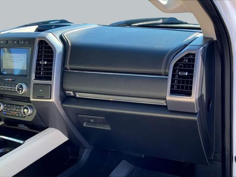 Used 2018 Ford Expedition Platinum RWD image 16