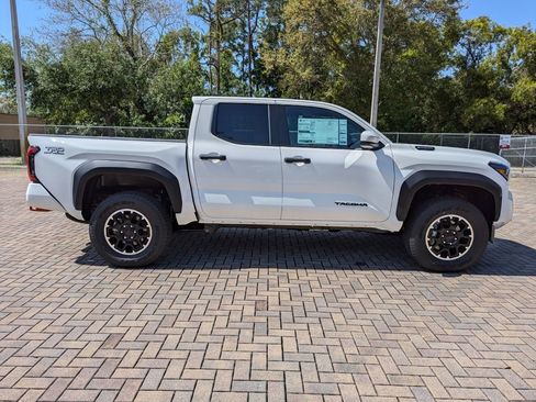 New 2025 Toyota Tacoma TRD Off-Road AWD/4WD image 12