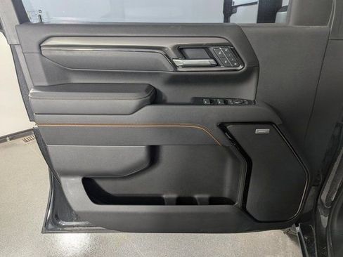 Used 2025 GMC Sierra 2500 AT4 w/ Technology Package image 10