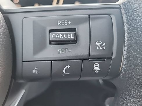 Used 2025 Nissan Kicks SV AWD/4WD image 17