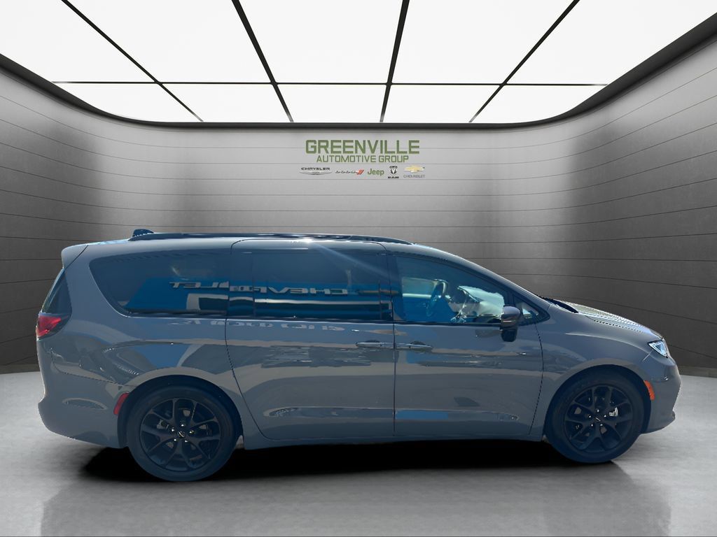Used 2025 Chrysler Pacifica Limited FWD image 10