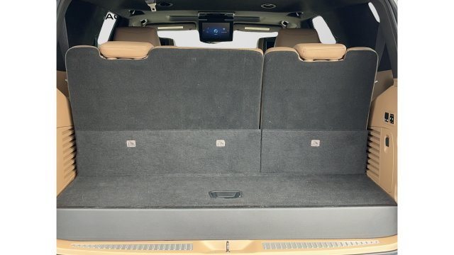 Used 2018 Cadillac Escalade Platinum AWD/4WD image 21