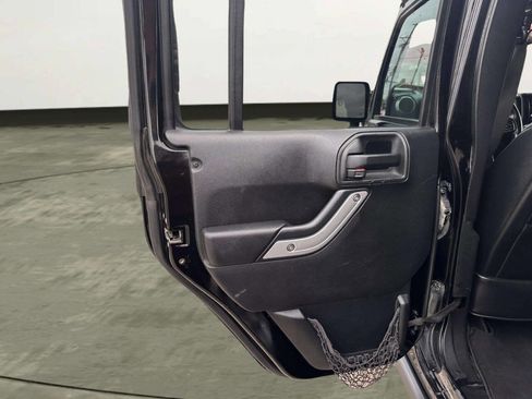 Used 2015 Jeep Wrangler Unlimited Rubicon w/ Dual Top Group image 12