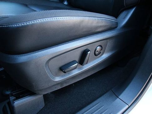 Used 2023 Nissan Pathfinder SL w/ Black Appearance Package image 15