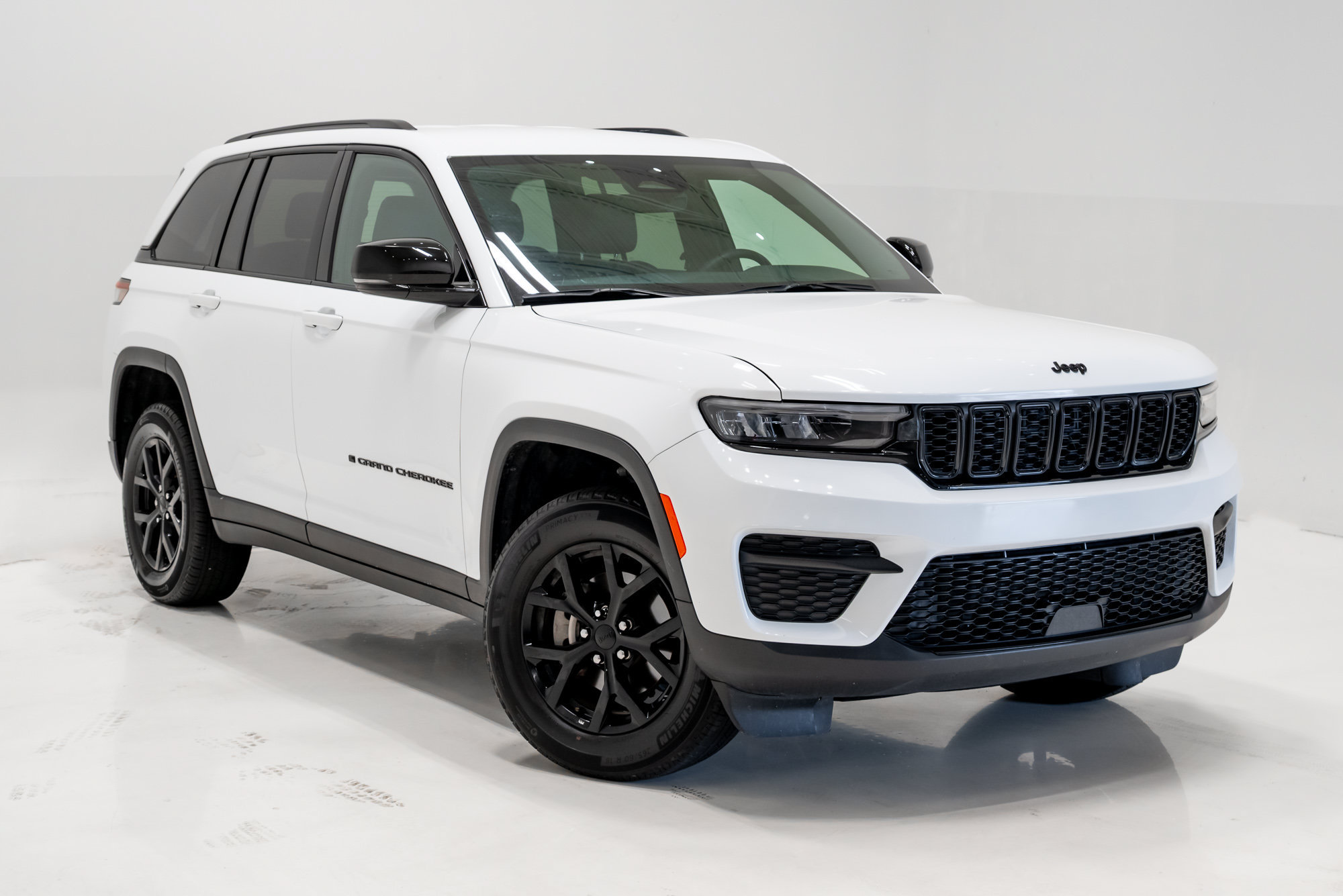 Certified 2025 Jeep Grand Cherokee Altitude AWD/4WD image 6