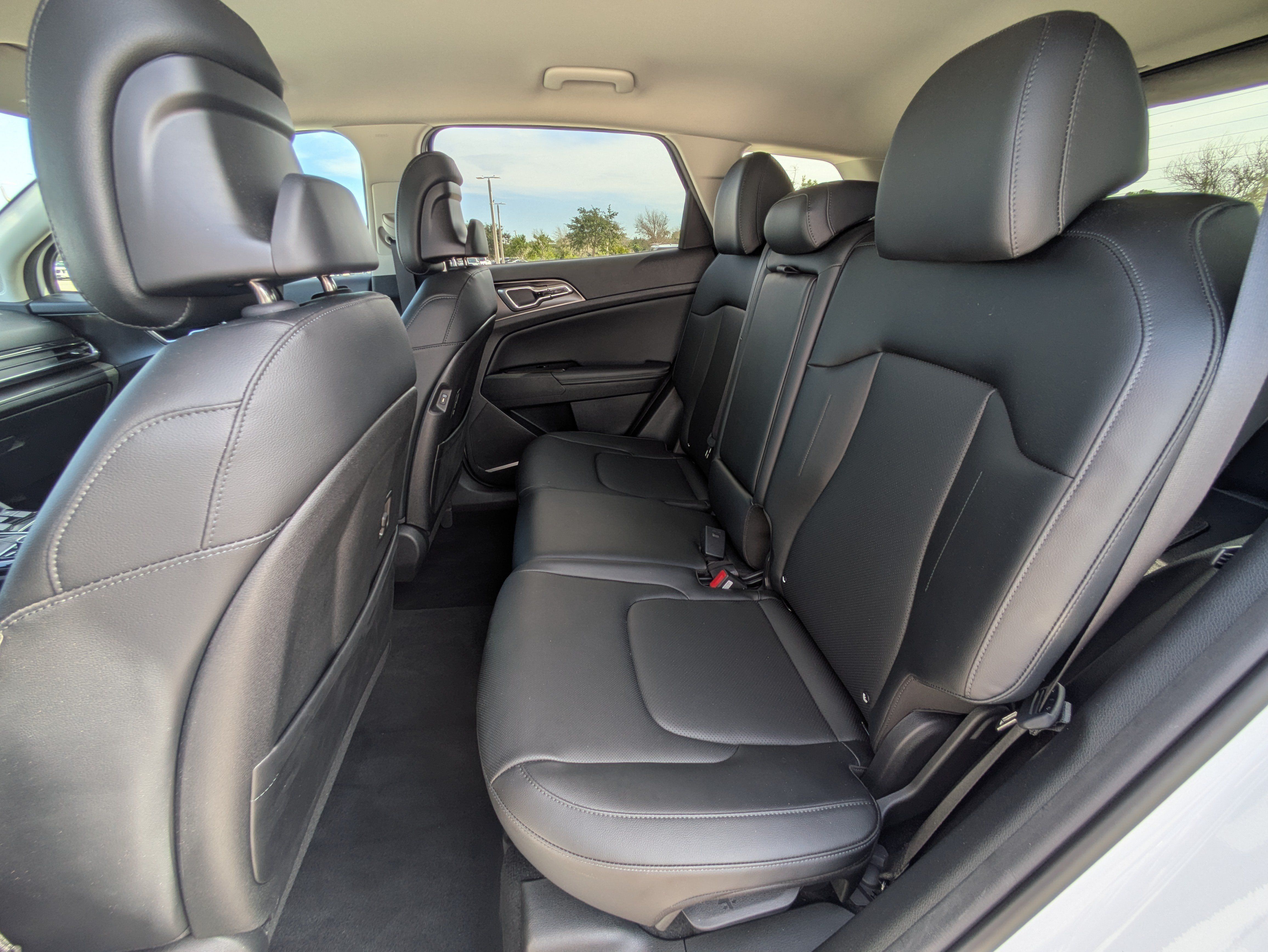 Used 2023 Kia Sportage EX FWD image 14