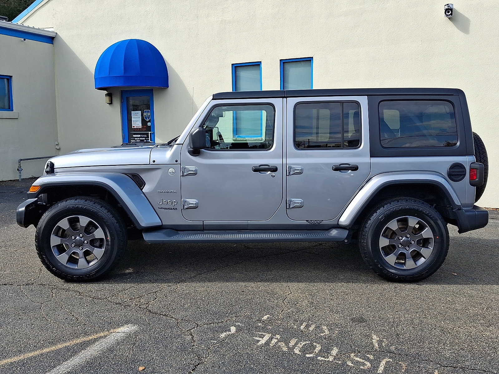 Used 2019 Jeep Wrangler Unlimited Sahara AWD/4WD image 7