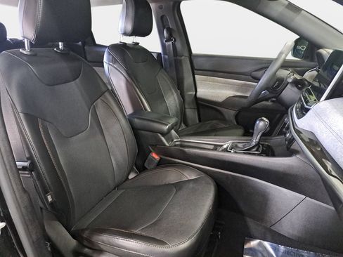 Certified 2023 Jeep Compass Latitude AWD/4WD image 11