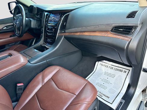 Used 2016 Cadillac Escalade Luxury RWD image 14