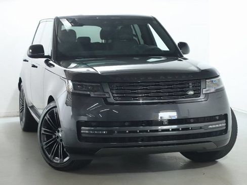 Used 2025 Land Rover Range Rover SE AWD/4WD image 2