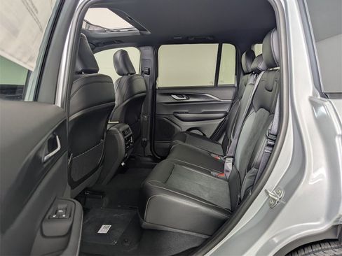 New 2025 Jeep Grand Cherokee Altitude image 26