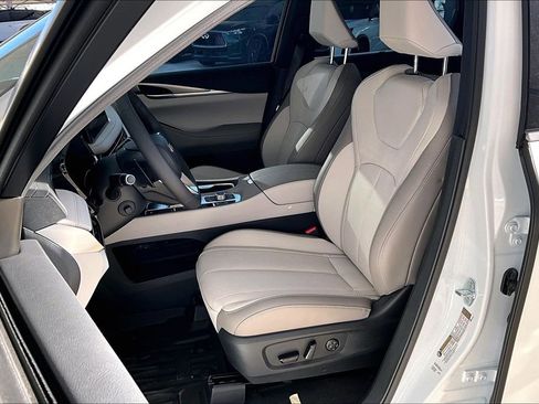 New 2026 INFINITI QX60 Luxe w/ Family Package image 17