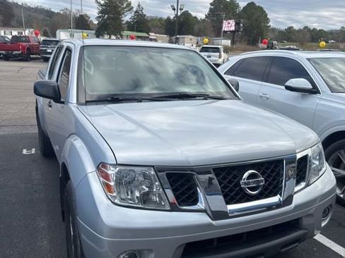 Used 2021 Nissan Frontier SV image 10