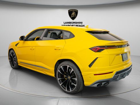 Used 2022 Lamborghini Urus AWD/4WD image 4