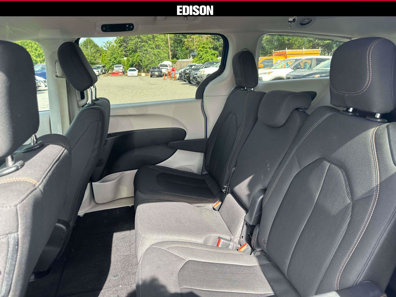 Used 2019 Chrysler Pacifica LX FWD image 9