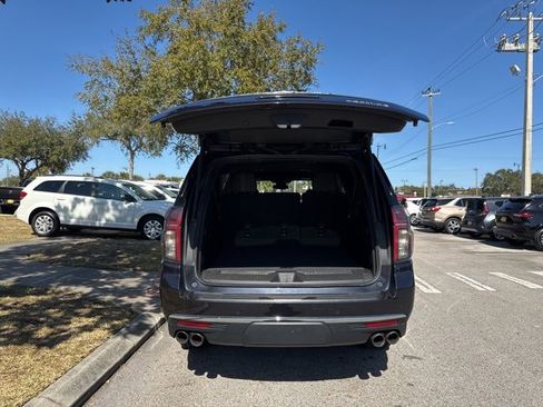 Used 2023 Chevrolet Suburban Premier image 18