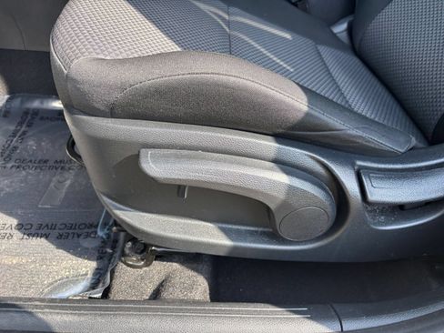 Used 2025 Kia Soul LX w/ LX Technology Package FWD image 22