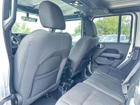 Used 2023 Jeep Wrangler Unlimited Sahara AWD/4WD image 14