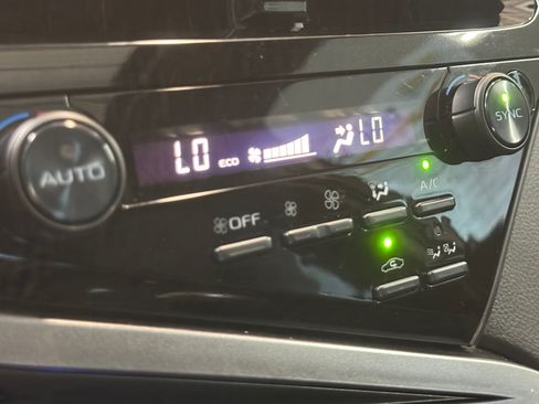 Used 2022 Toyota Camry XSE w/ Cold Weather Package FWD image 18