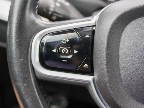 Used 2021 Volvo XC90 T5 Momentum w/ Protection Package Premier image 31