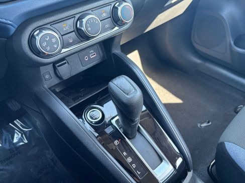 Used 2025 Nissan Versa SV FWD image 39