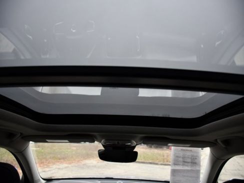 Certified 2023 Volvo XC40 B5 Plus w/ Protection Package Premier image 27