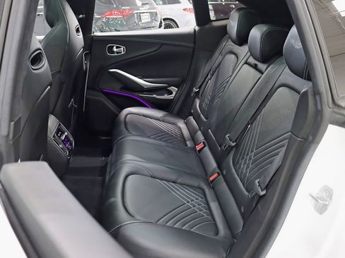 Used 2021 Aston Martin DBX AWD/4WD image 34