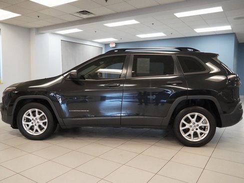 Used 2015 Jeep Cherokee Sport w/ Sport Appearance Group image 2