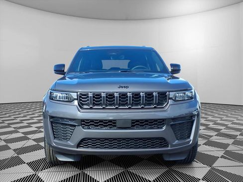 New 2026 Jeep Grand Cherokee Altitude image 2
