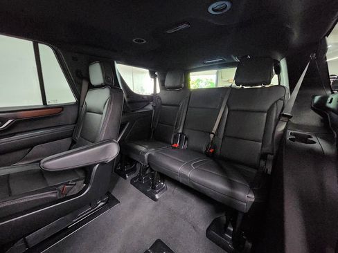 Used 2025 GMC Yukon Denali AWD/4WD image 28