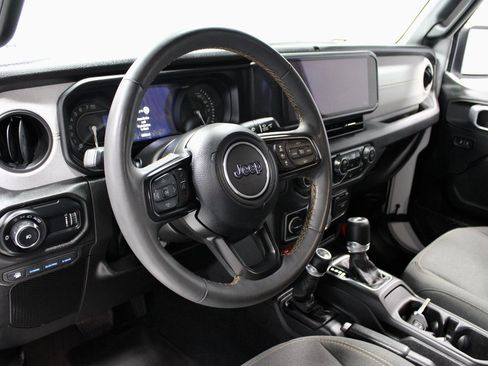 Used 2024 Jeep Wrangler Unlimited image 25